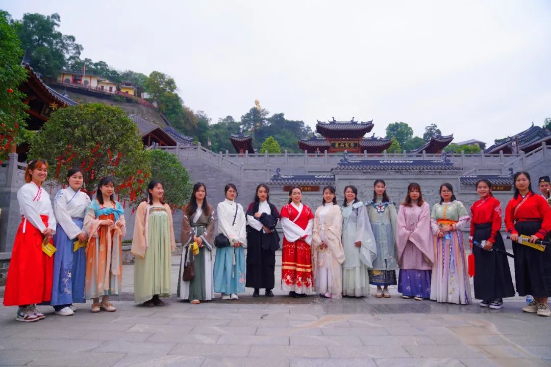 團青關注丨遇見春天，浪漫與你
